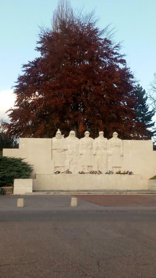Gite Cis And Co Verdun-sur-Meuse Екстериор снимка